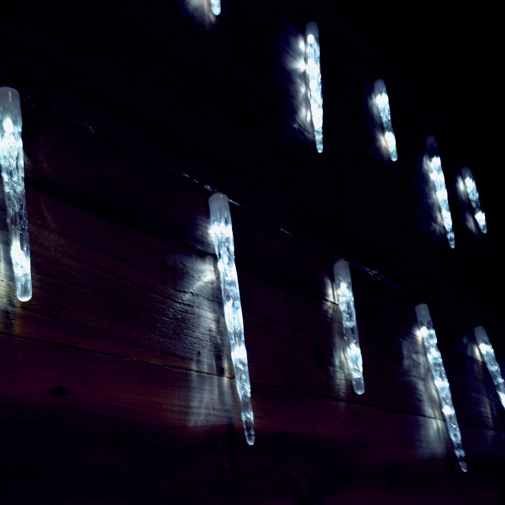 Chasing 24 Big Icicle Lights White LEDs Indoor Outdoor 6.9m Long Plus 10m Cable