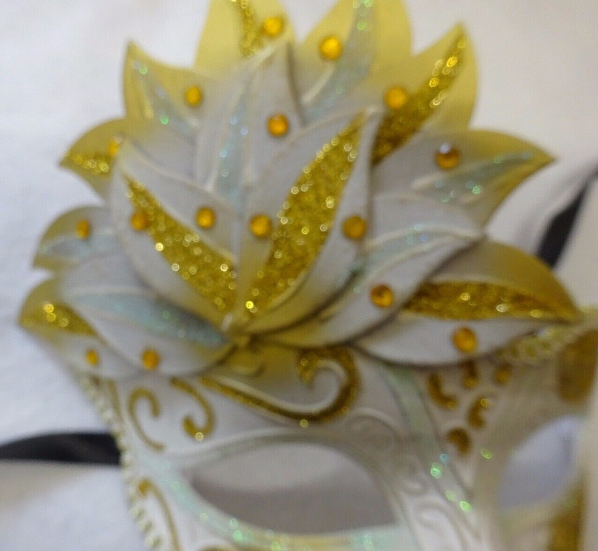 STUNNING GOLD & WHITE VENETIAN MASQUERADE PROM CARNIVAL BALL EYE PARTY MASK