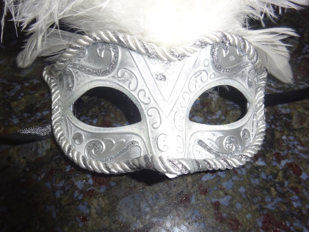 LADIES WHITE & SILVER VENETIAN MASQUERADE PARTY CARNIVAL BALL EYE FEATHER MASK