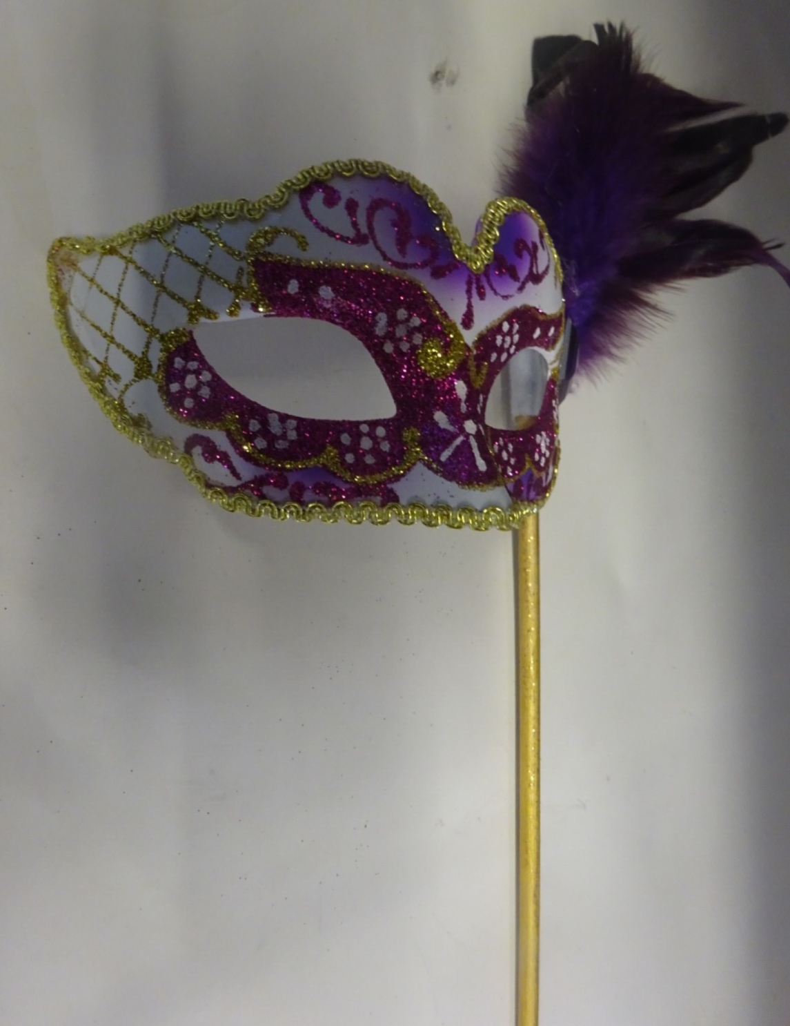 PURPLE WHITE & GOLD MASK FEATHERS VENETIAN MASQUERADE BALL HAND HELD ON STICK