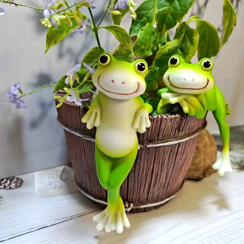 Set of 2 Indoor or Outdoor Use Resin Plant Pot Hangers Fun Frogs 11cm Tall