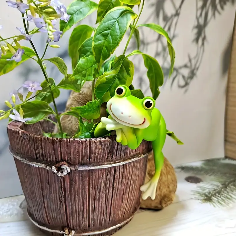 Set of 2 Indoor or Outdoor Use Resin Plant Pot Hangers Fun Frogs 11cm Tall