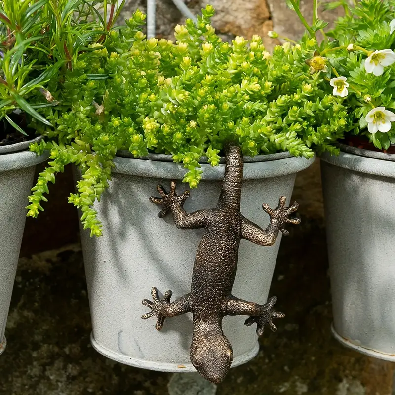 Indoor or Outdoor Use Detailed Resin Plant Pot Hanger Gecko Lizard 11cm x 6.8cm