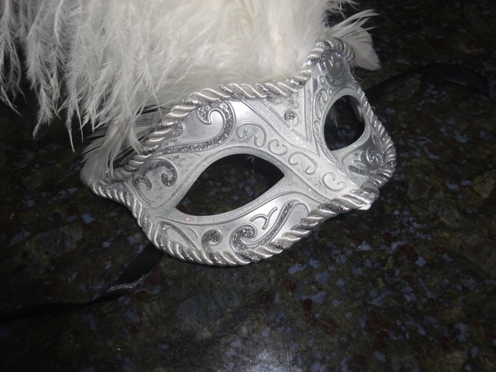LADIES WHITE & SILVER VENETIAN MASQUERADE PARTY CARNIVAL BALL EYE FEATHER MASK