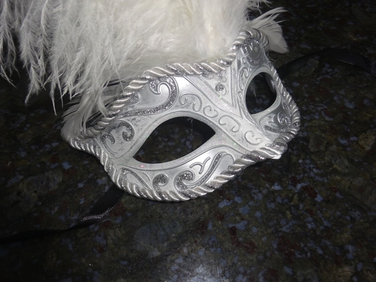 LADIES WHITE & SILVER VENETIAN MASQUERADE PARTY CARNIVAL BALL EYE FEATHER MASK