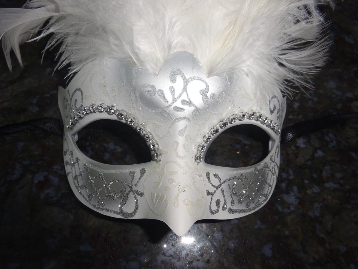 WHITE SILVER VENETIAN MASQUERADE PARTY CARNIVAL BALL EYE DIAMONTES FEATHER MASK