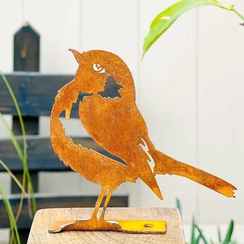 2 x Rusty Metal British Birds Robins Silhouettes 11cm Tall Garden Decoration