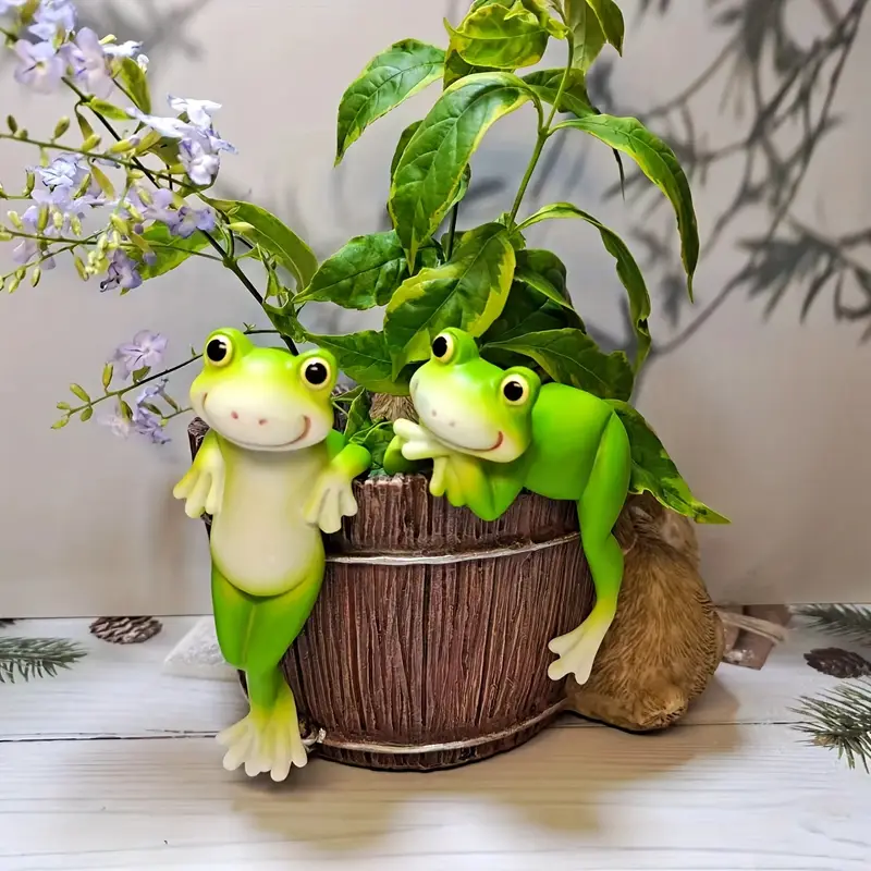 Set of 2 Indoor or Outdoor Use Resin Plant Pot Hangers Fun Frogs 11cm Tall