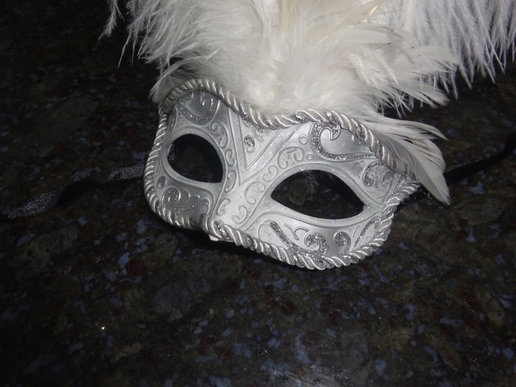 LADIES WHITE & SILVER VENETIAN MASQUERADE PARTY CARNIVAL BALL EYE FEATHER MASK