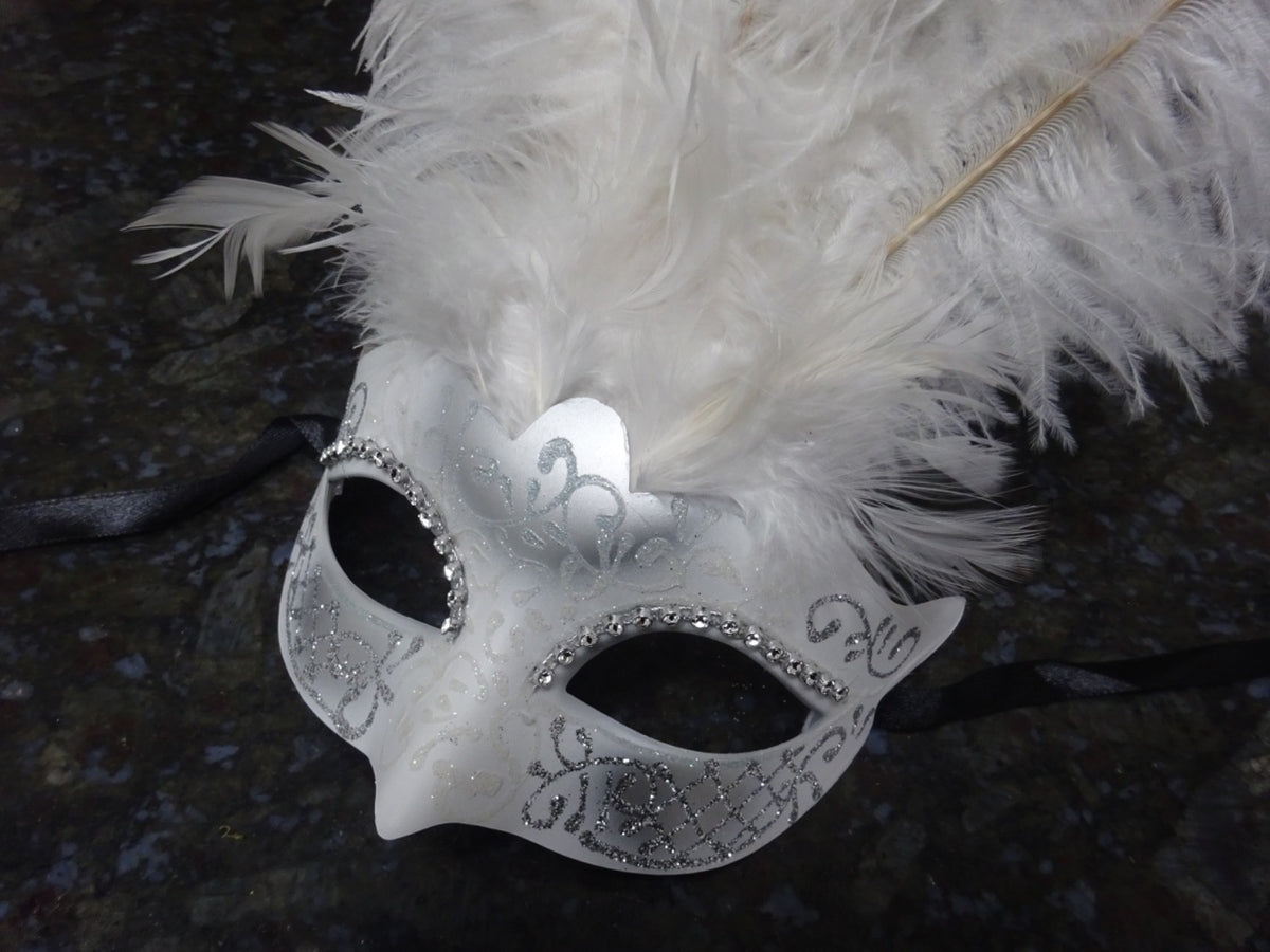 WHITE SILVER VENETIAN MASQUERADE PARTY CARNIVAL BALL EYE DIAMONTES FEATHER MASK