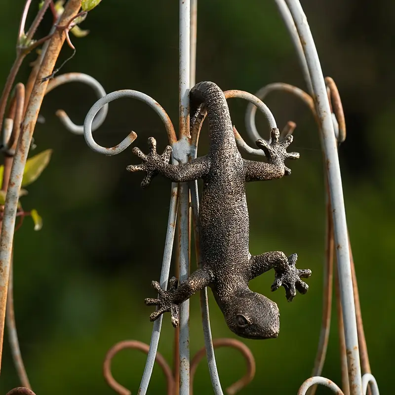 Indoor or Outdoor Use Detailed Resin Plant Pot Hanger Gecko Lizard 11cm x 6.8cm