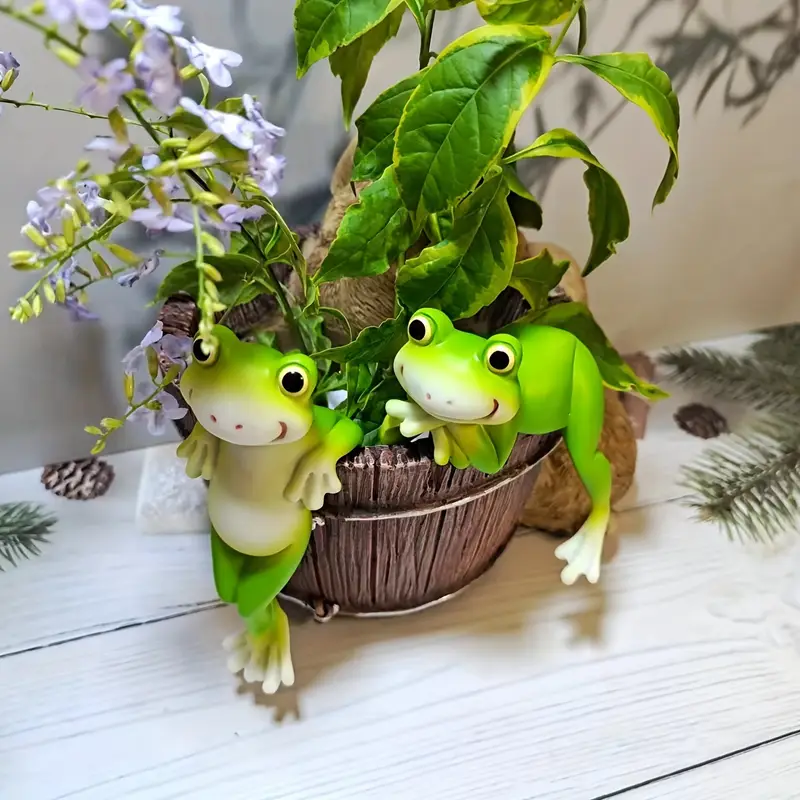 Set of 2 Indoor or Outdoor Use Resin Plant Pot Hangers Fun Frogs 11cm Tall