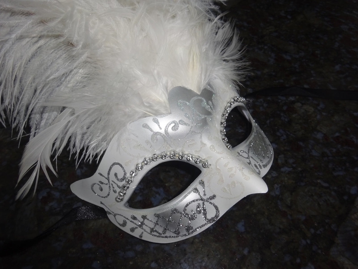 WHITE SILVER VENETIAN MASQUERADE PARTY CARNIVAL BALL EYE DIAMONTES FEATHER MASK