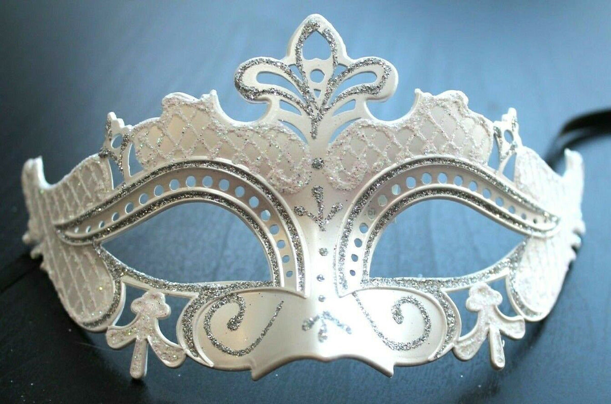 Rialto White and Silver Masquerade Mask